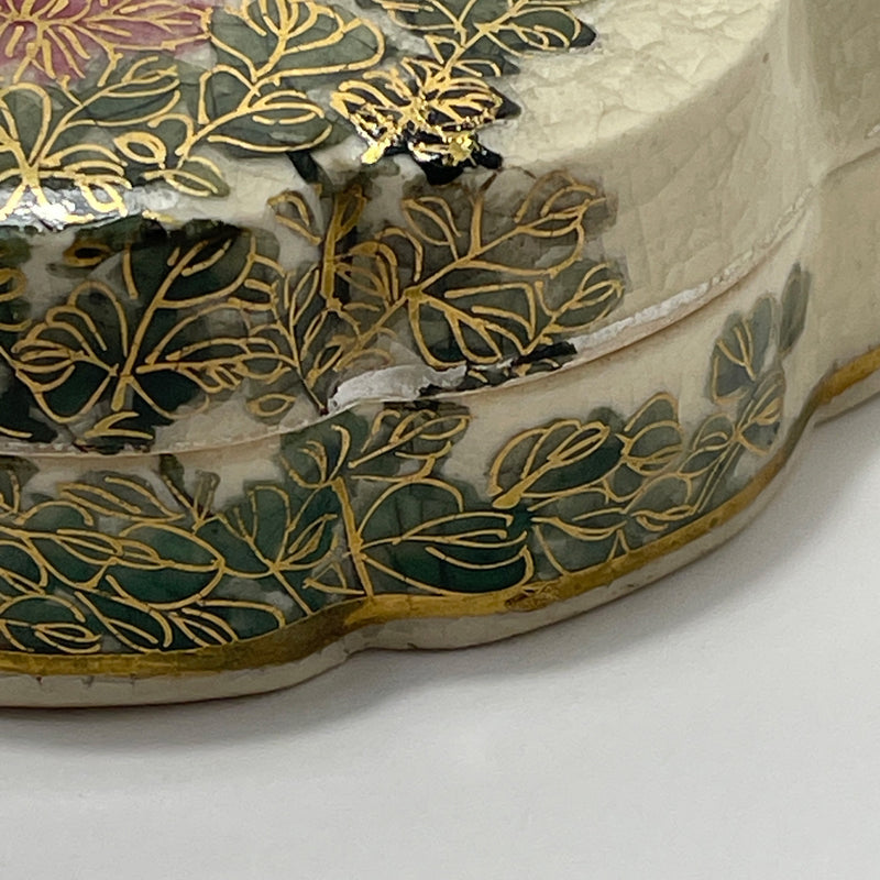 Satsuma Kyokuzan Porcelain Trinket Box with Flower Motif