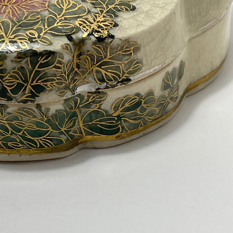 Satsuma Kyokuzan Porcelain Trinket Box with Flower Motif